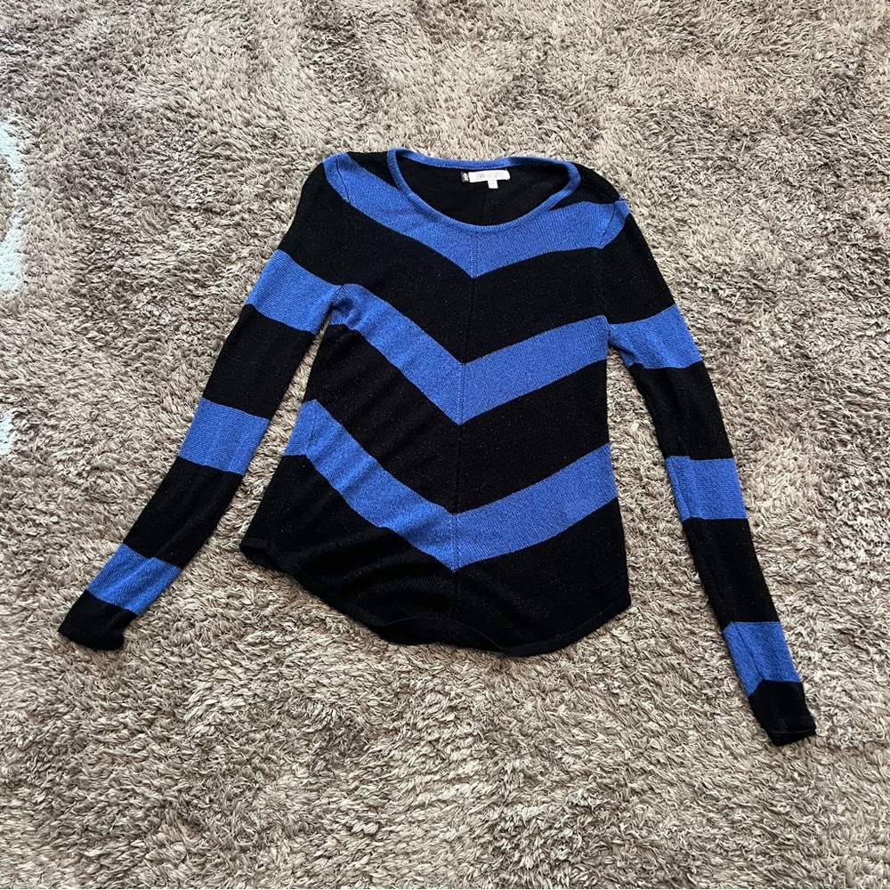 Jennifer Lopez Black and Blue chevron Striped Sweater small long sleeve light